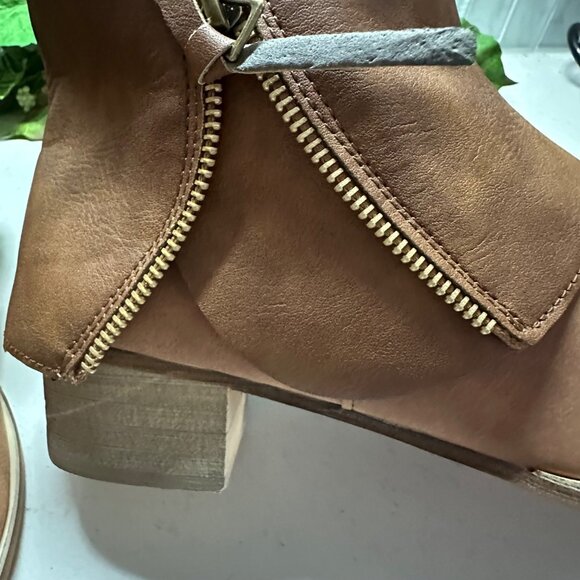 Brown Leather Knee-High Boots With Dual Zipper Closure & Block Heel - Picture 10 of 13